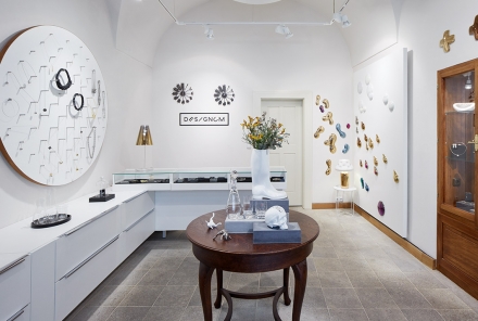 Designum gallery – jewelry, porcelain, glass